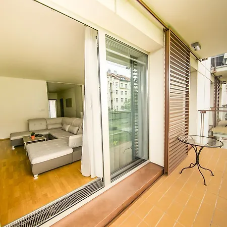 Spacious 130 M2 Near Center 2 Free Parking