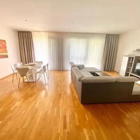 Spacious 130 M2 Near Center 2 Free Parking Appartement *