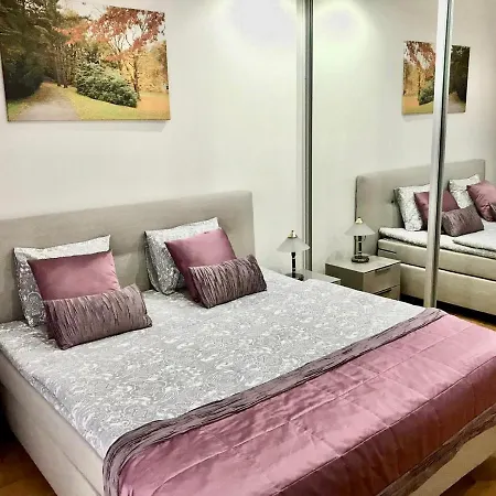 Spacious 130 M2 Near Center 2 Free Parking Appartement