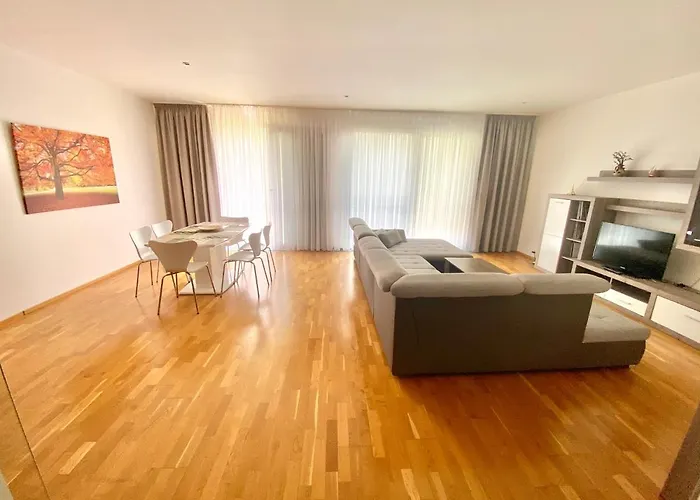 Spacious 130 M2 Near Center 2 Free Parking Appartement *