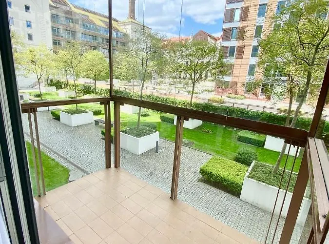 Spacious 130 M2 Near Center 2 Free Parking 公寓 *