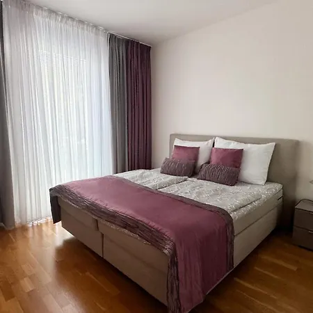 Spacious 130 M2 Near Center 2 Free Parking * Prague