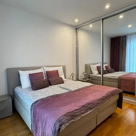 Spacious 130 M2 Near Center 2 Free Parking Διαμέρισμα *