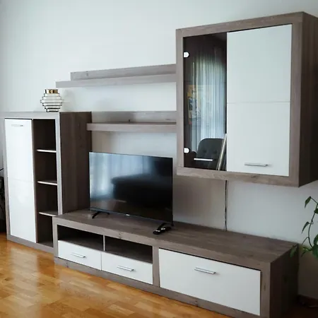 Spacious 130 M2 Near Center 2 Free Parking Διαμέρισμα