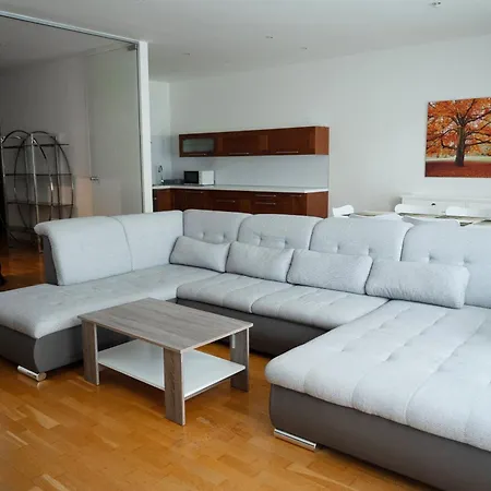 Spacious 130 M2 Near Center 2 Free Parking Διαμέρισμα Πράγα