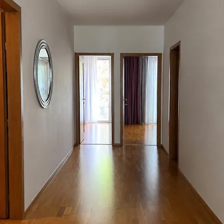 Spacious 130 M2 Near Center 2 Free Parking Διαμέρισμα *