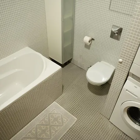 Spacious 130 M2 Near Center 2 Free Parking * Πράγα