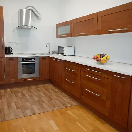 Spacious 130 M2 Near Center 2 Free Parking Διαμέρισμα *