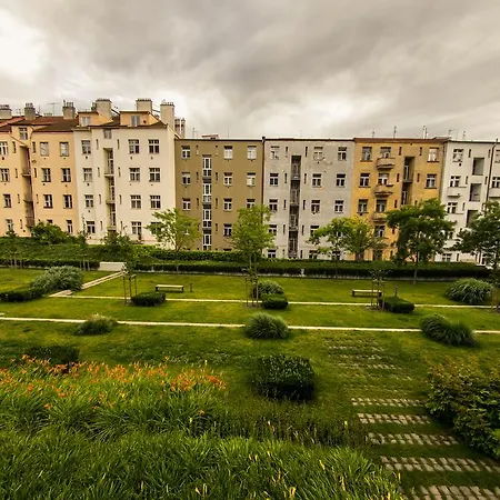 Korunni Dvur, 2 Free Parkings Apartment