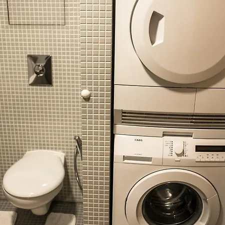 Korunni Dvur, 2 Free Parkings Apartment Prague