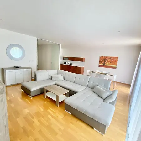 Korunni Dvur, 2 Free Parkings Apartment