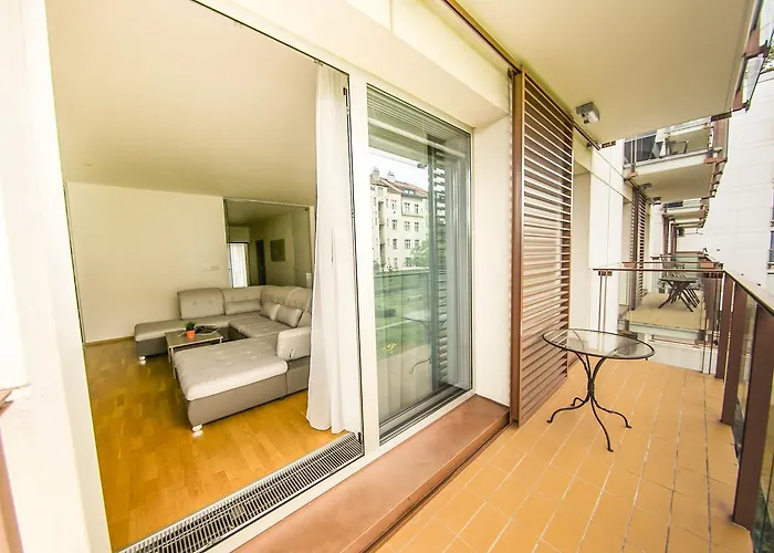 Korunni Dvur 130m2, 2 Free Parkings