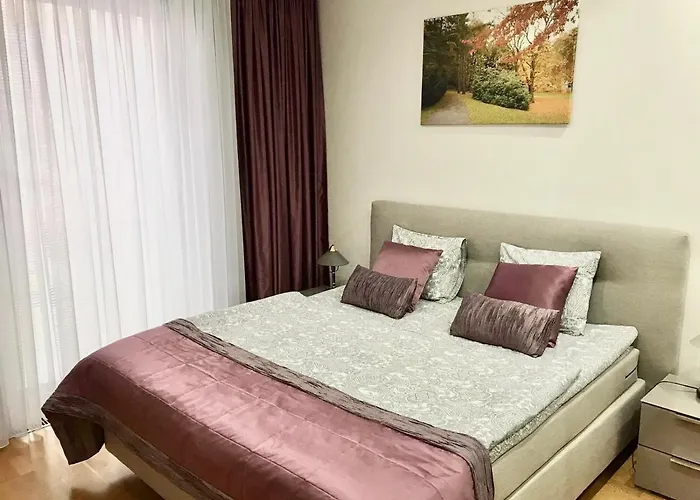 Korunni Dvur 130m2, 2 Free Parkings Prag