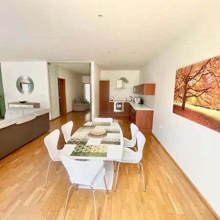 Апартаменты Spacious 130 M2 Near Center 2 Free Parking Прага