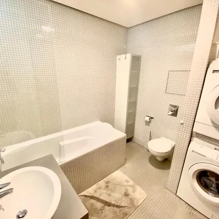 Апартаменты Spacious 130 M2 Near Center 2 Free Parking Прага